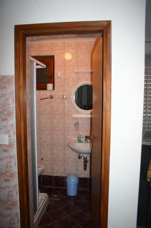 The White House Croatia Apartman Bibinje Szoba fotó